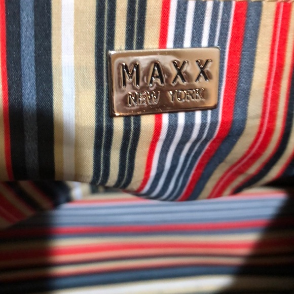 Like new MAXX New York Red Leather Shoulder Bag - Picture 7 of 8